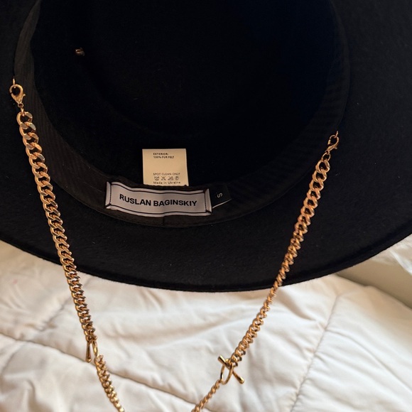 Elegant Black Wide-Brim Hat with Gold Accent - www  display picture 3